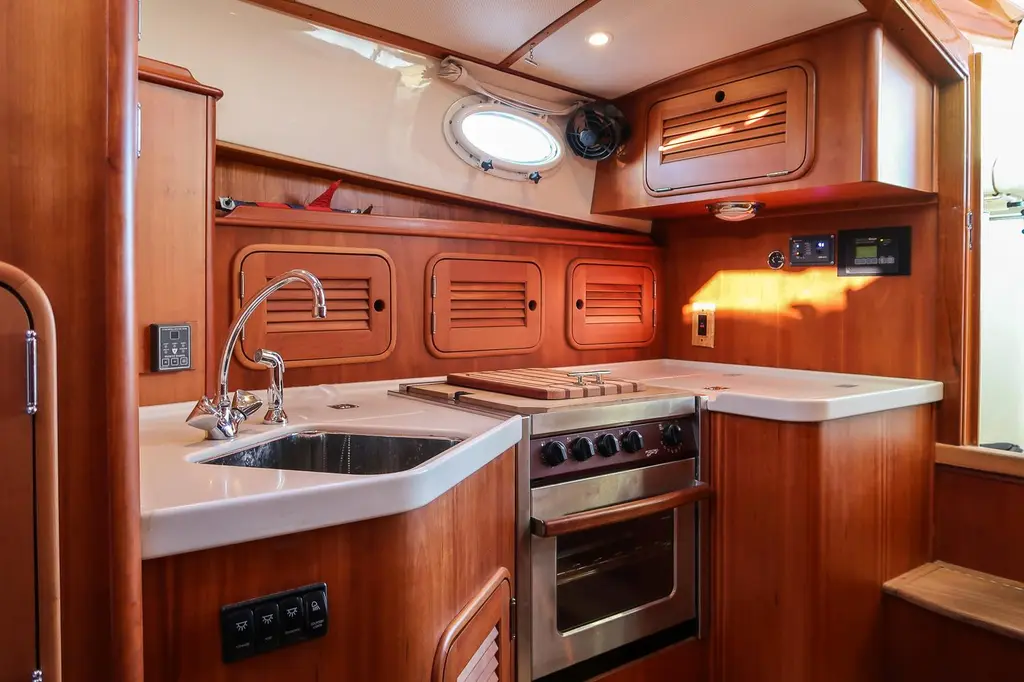 EROICA 2005 Hinckley Talaria 40 Yacht For Sale in Bristol RI EROICA 2005 Hinckley Talaria 40 Yacht For Sale in Bristol RI
