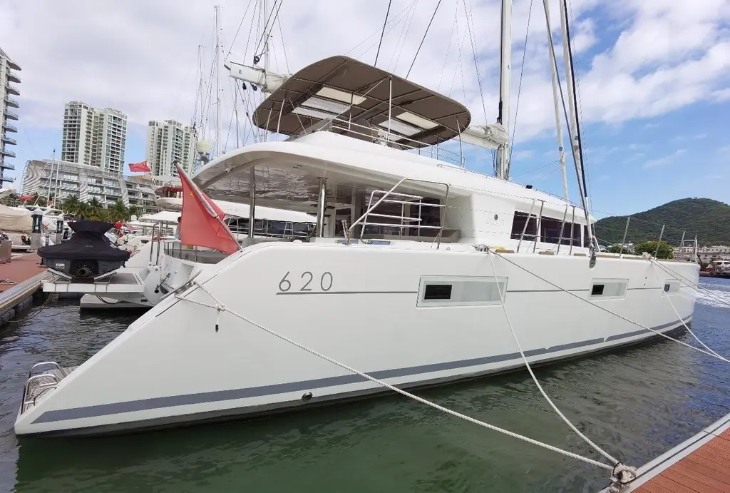 ER YUE HUA HAO 2014 Lagoon 620 Yacht For Sale in Hong Kong ER YUE HUA HAO 2014 Lagoon 620 Yacht For Sale in Hong Kong