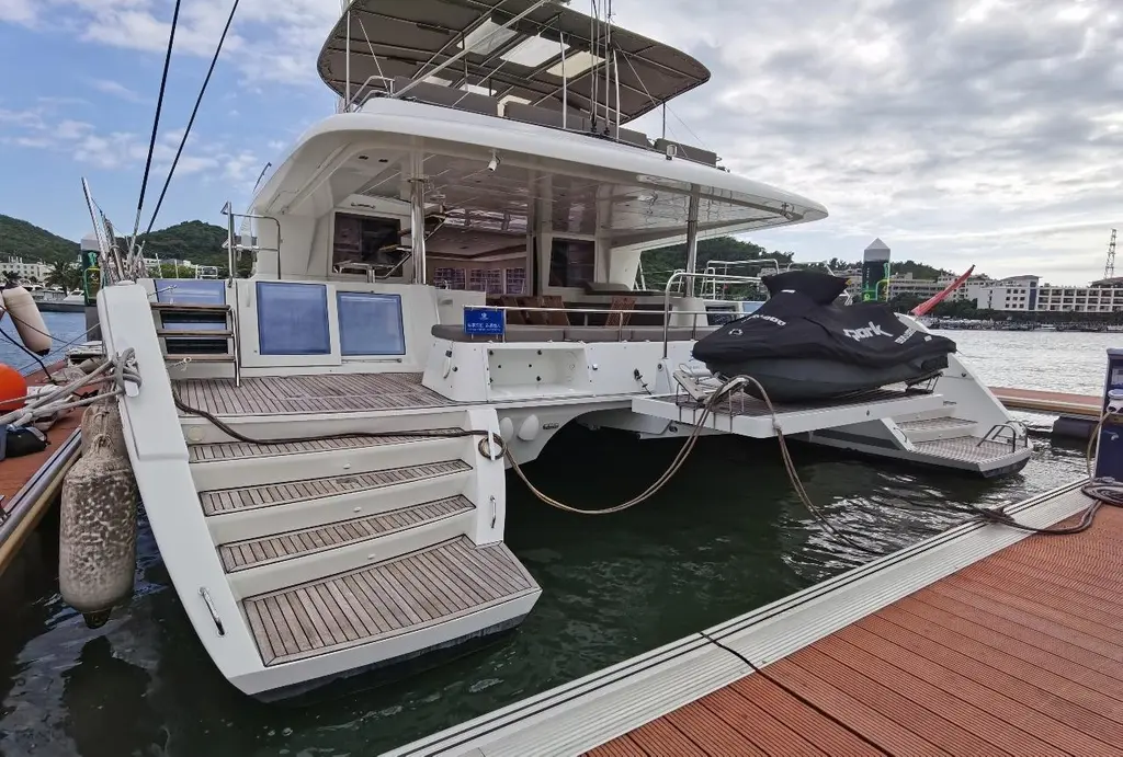 ER YUE HUA HAO 2014 Lagoon 620 Yacht For Sale in Hong Kong ER YUE HUA HAO 2014 Lagoon 620 Yacht For Sale in Hong Kong