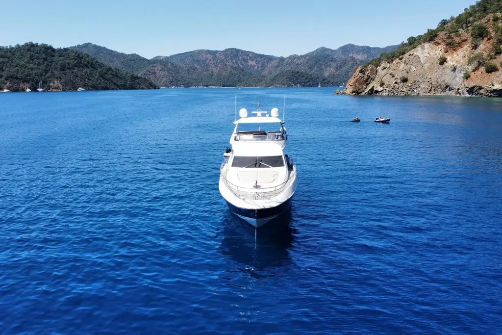 2010 Azimut 70 Yacht For Sale in South 2010 Azimut 70 Yacht For Sale in South