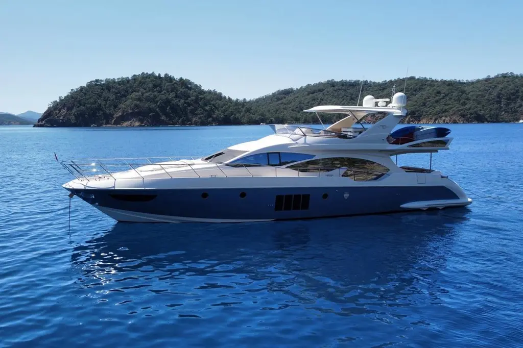 2010 Azimut 70 Yacht For Sale in South 2010 Azimut 70 Yacht For Sale in South