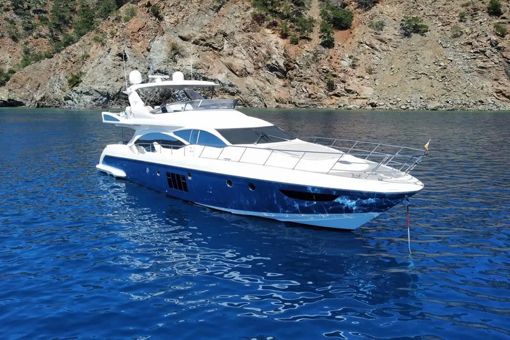 2010 Azimut 70 Yacht For Sale in South 2010 Azimut 70 Yacht For Sale in South