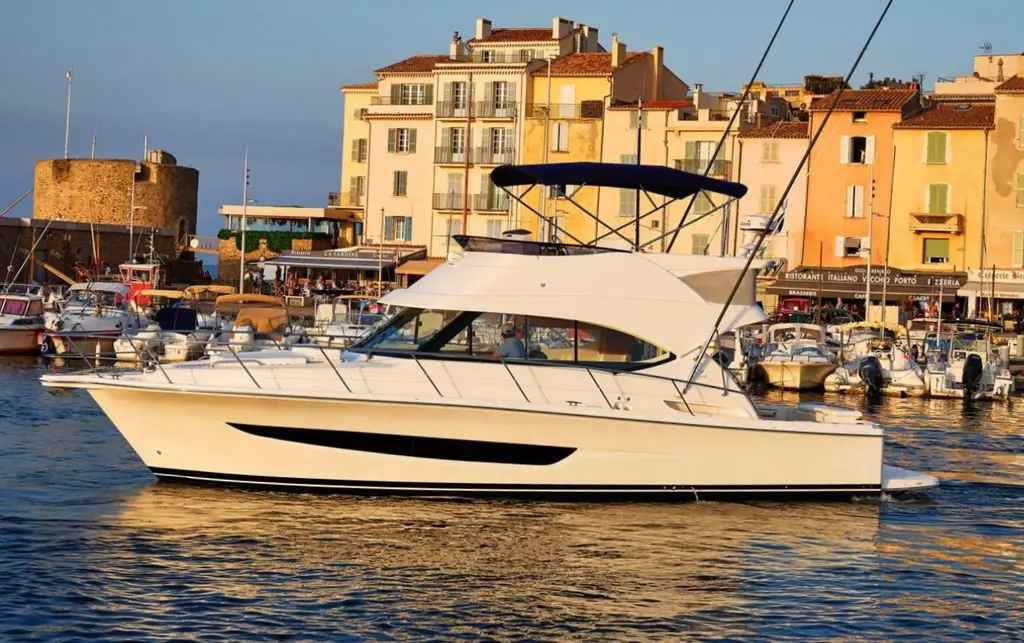 2019 Riviera 39 Sports Motor Yacht Yacht For Sale in SITGES ES-B 2019 Riviera 39 Sports Motor Yacht Yacht For Sale in SITGES ES-B