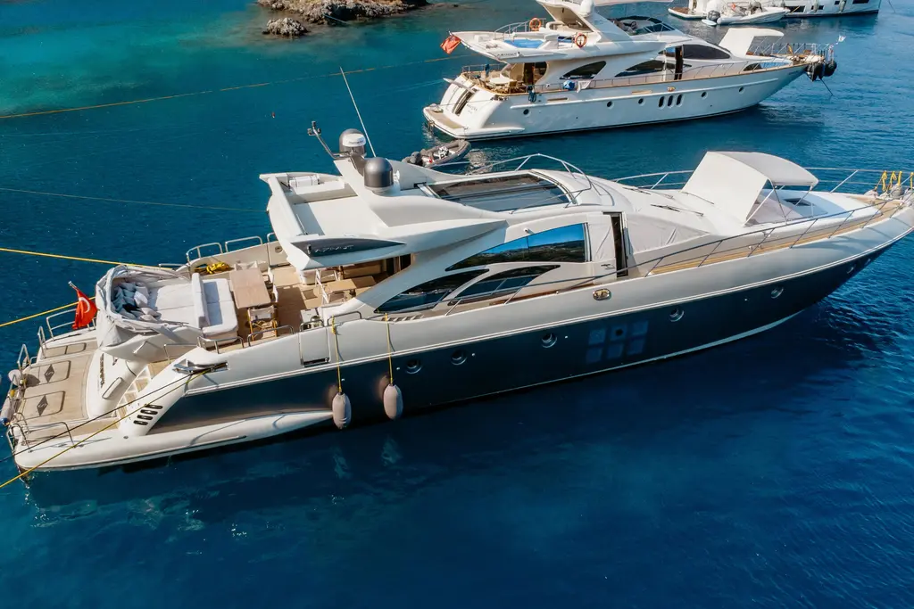 2007 Azimut 86S Yacht For Sale in South 2007 Azimut 86S Yacht For Sale in South