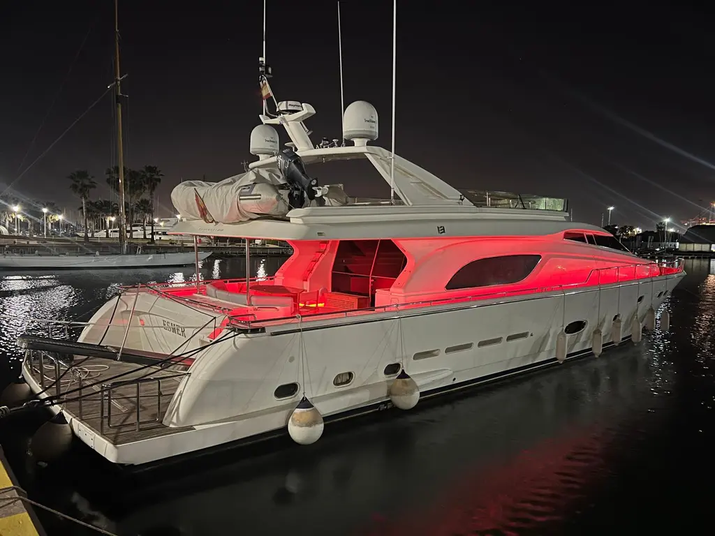 2002 Ferretti Yachts 810 Yacht For Sale in Rome 2002 Ferretti Yachts 810 Yacht For Sale in Rome