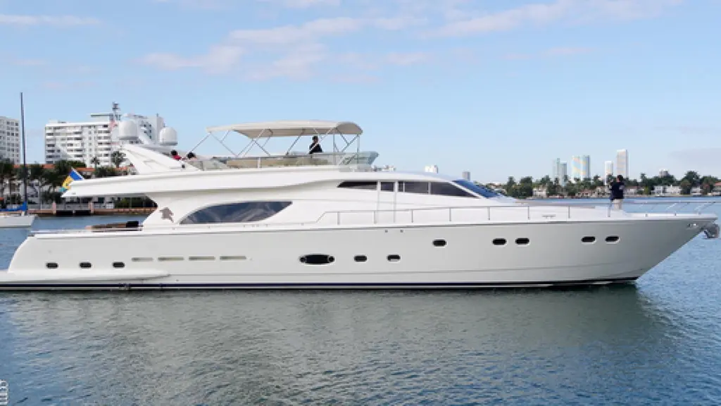 2002 Ferretti Yachts 810 Yacht For Sale in Rome 2002 Ferretti Yachts 810 Yacht For Sale in Rome
