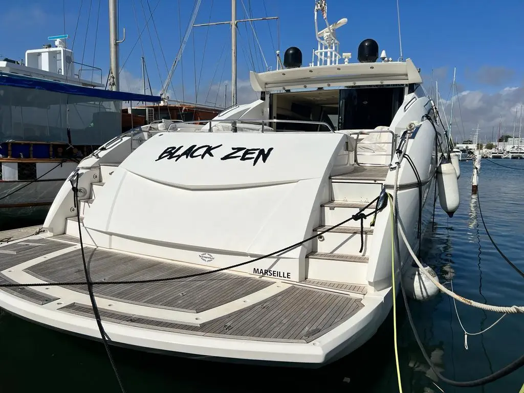 Black zen 2006 Sunseeker Predator 82 Yacht For Sale in sete Black zen 2006 Sunseeker Predator 82 Yacht For Sale in sete
