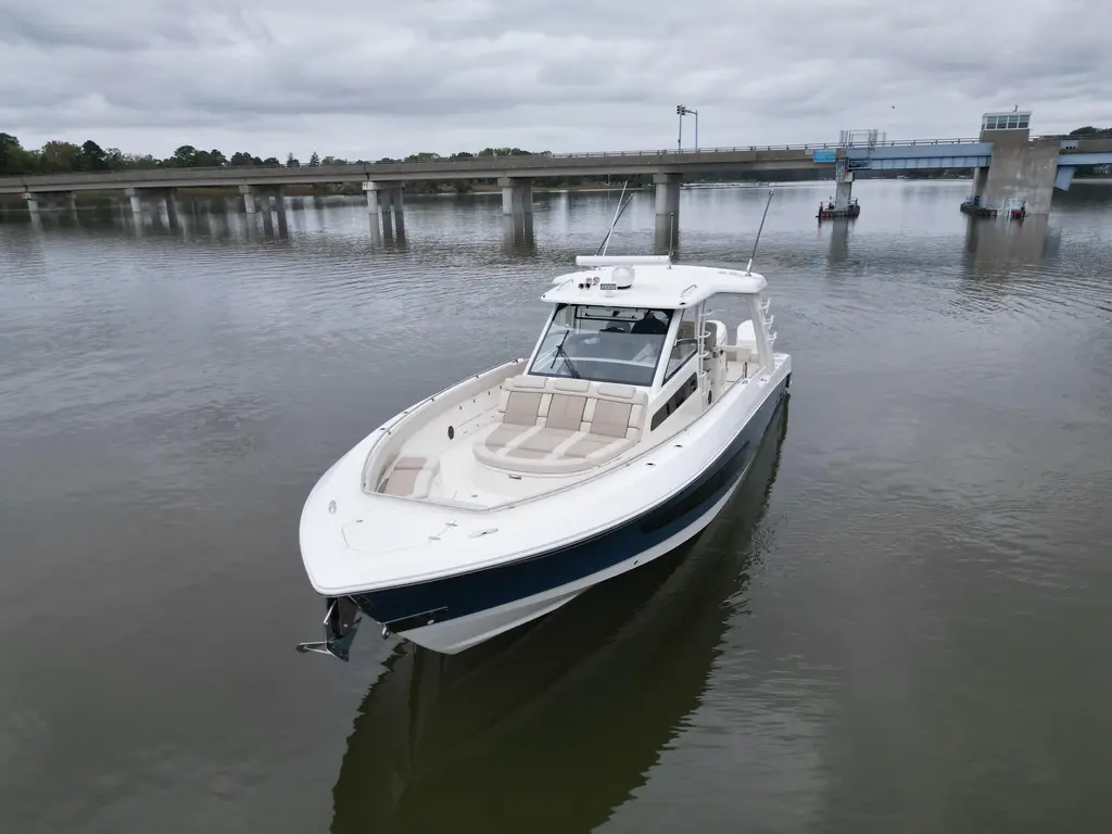 SEA LEGGS 2023 Boston Whaler 420 Outrage Yacht For Sale in Naples FL