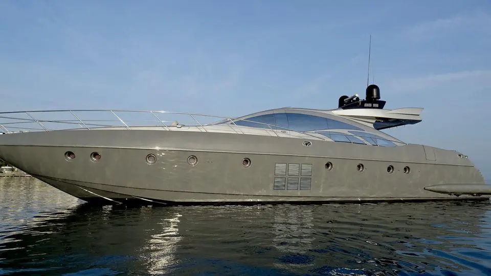 2004 Azimut 86S Yacht For Sale in Athens 2004 Azimut 86S Yacht For Sale in Athens