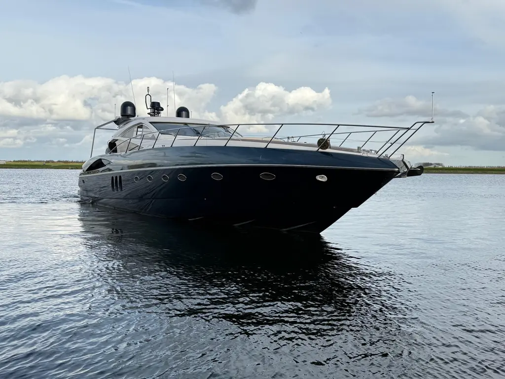 Piranha 2005 Sunseeker Predator 68 Yacht For Sale in Kamperland 