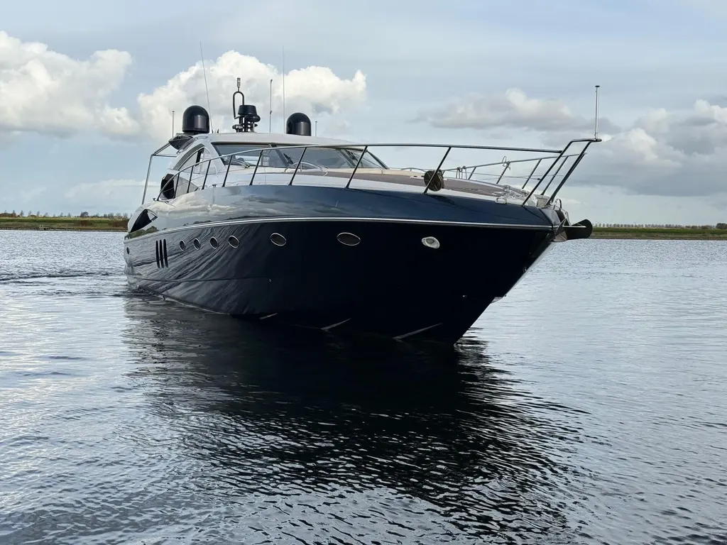 Piranha 2005 Sunseeker Predator 68 Yacht For Sale in Kamperland 