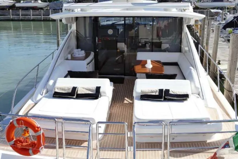 2006 Princess V70 Yacht For Sale in Sardaigne 2006 Princess V70 Yacht For Sale in Sardaigne