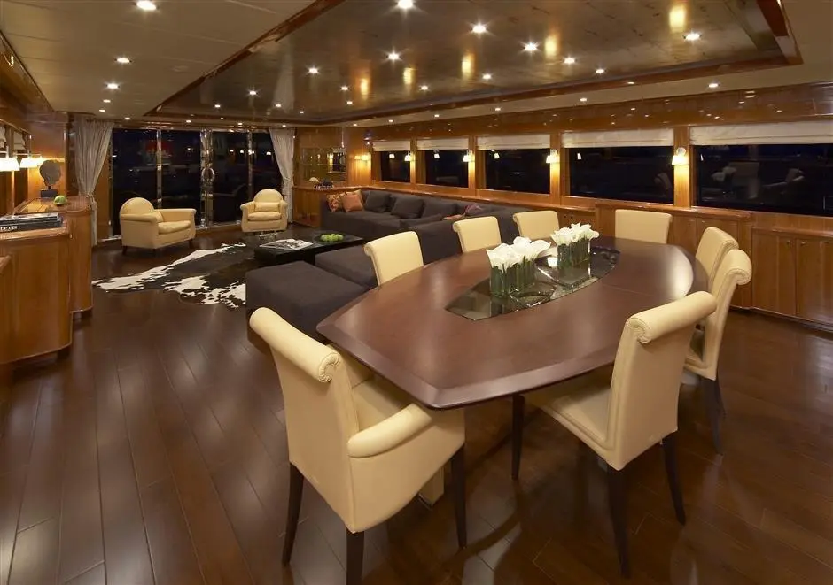 JOHNSON 110 FLYBRIDGE M/Y 2026 Johnson Motor Yacht w/On Deck Master Yacht For Sale in Kaohsiung JOHNSON 110 FLYBRIDGE M/Y 2026 Johnson Motor Yacht w/On Deck Master Yacht For Sale in Kaohsiung