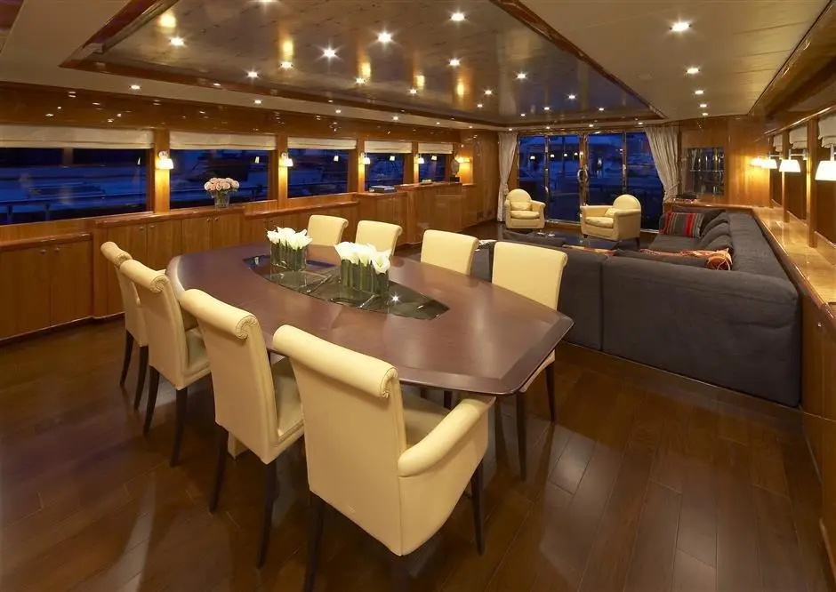 JOHNSON 110 FLYBRIDGE M/Y 2026 Johnson Motor Yacht w/On Deck Master Yacht For Sale in Kaohsiung JOHNSON 110 FLYBRIDGE M/Y 2026 Johnson Motor Yacht w/On Deck Master Yacht For Sale in Kaohsiung