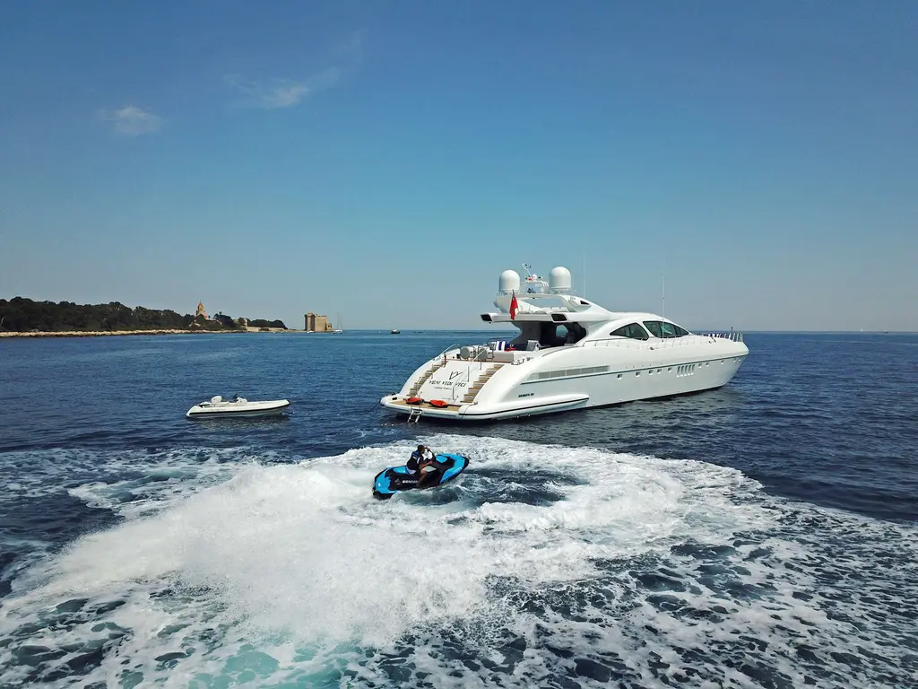 Veni Vidi Vici (VVV) 2006 Mangusta 130 Yacht For Sale in Nice Veni Vidi Vici (VVV) 2006 Mangusta 130 Yacht For Sale in Nice