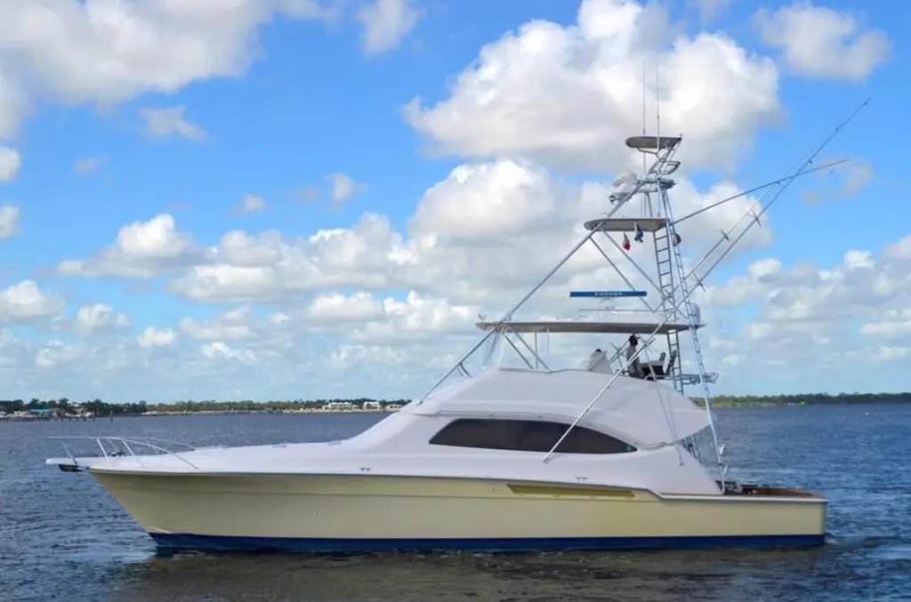 QUITE NICE 2004 Bertram 570 Convertible Yacht For Sale in Fort Pierce FL