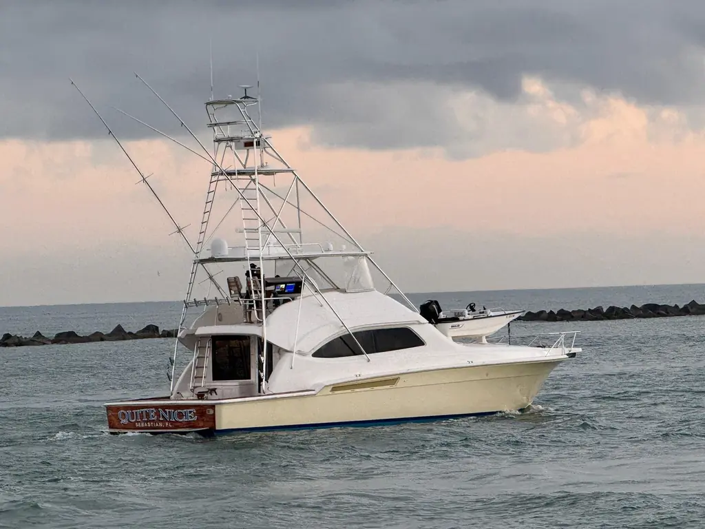 QUITE NICE 2004 Bertram 570 Convertible Yacht For Sale in Fort Pierce FL