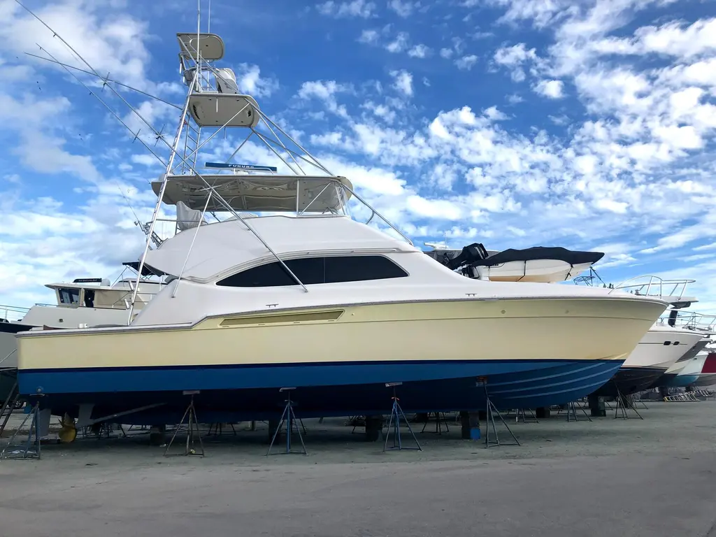 QUITE NICE 2004 Bertram 570 Convertible Yacht For Sale in Fort Pierce FL
