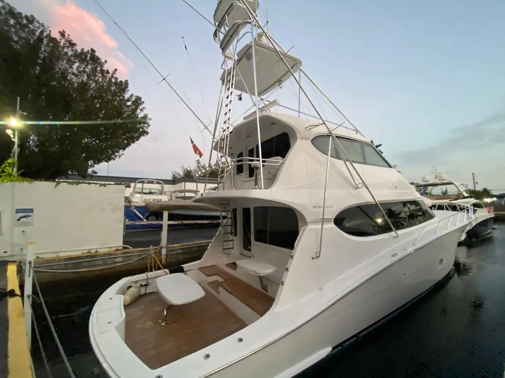 TEMPTATION 2008 Hatteras 77 Convertible Yacht For Sale in NASSAU TEMPTATION 2008 Hatteras 77 Convertible Yacht For Sale in NASSAU