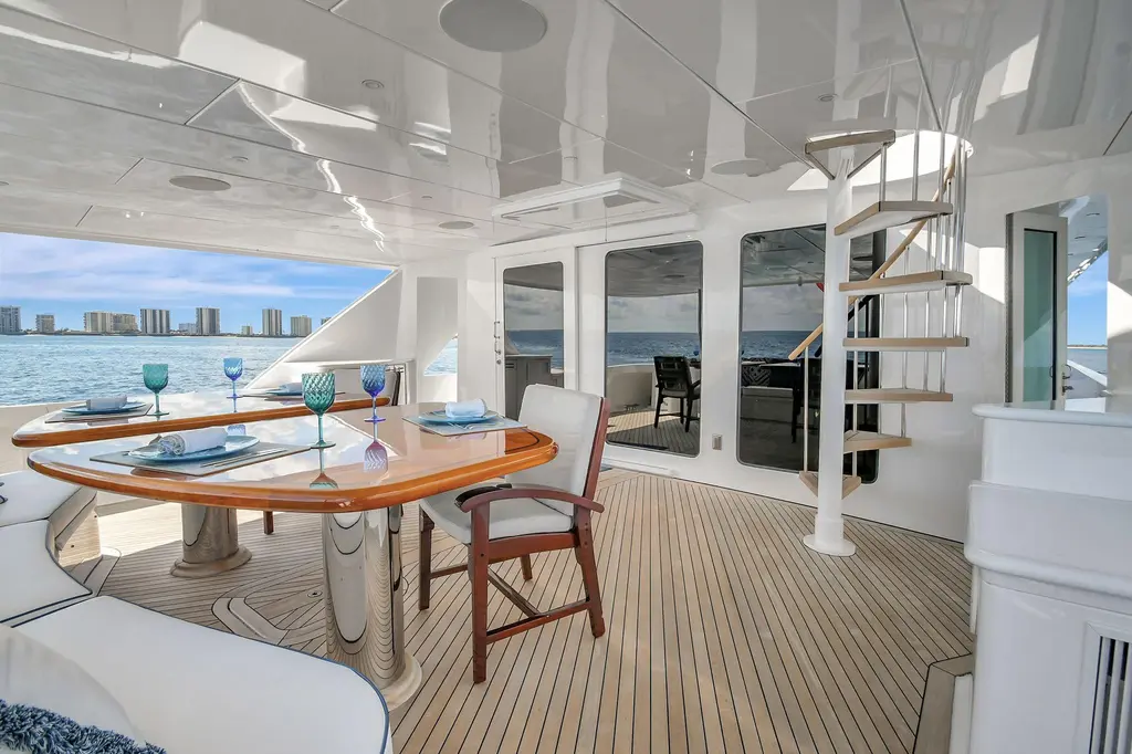 DANIELLE 2005 Hatteras 100 Raised Pilothouse Yacht For Sale in Norwalk CT DANIELLE 2005 Hatteras 100 Raised Pilothouse Yacht For Sale in Norwalk CT