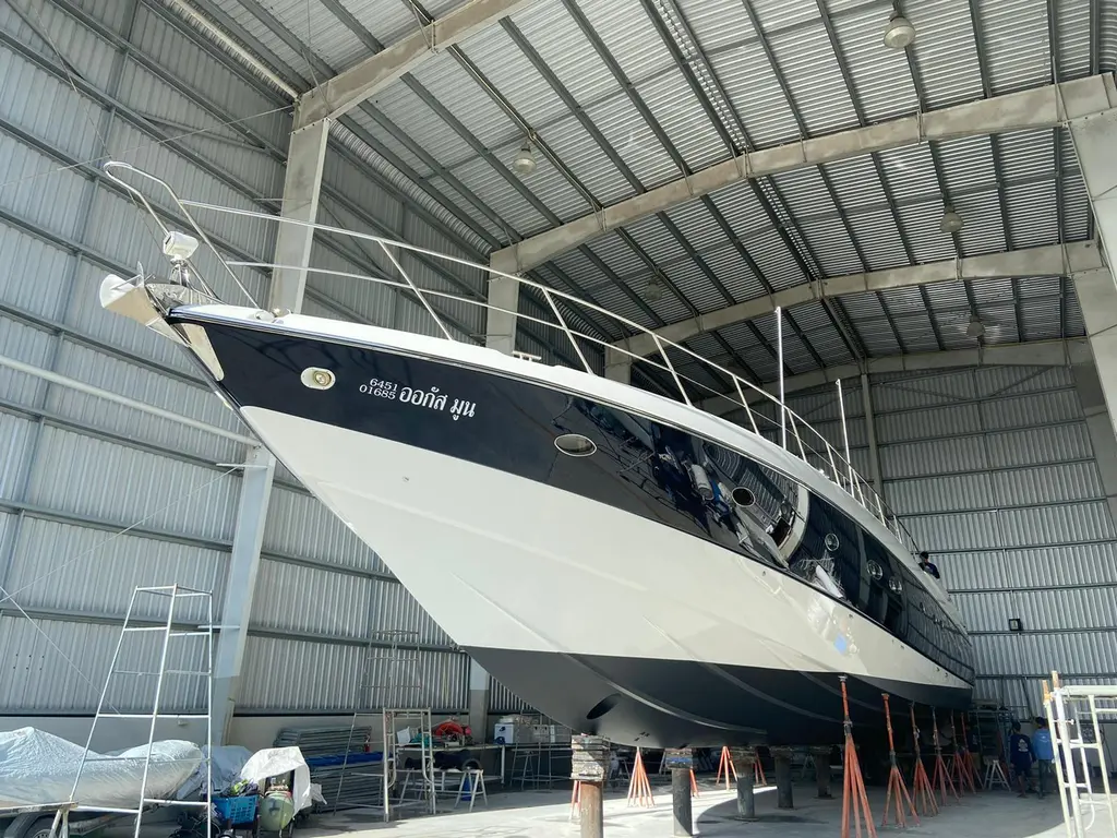 August Moon 2000 Sunseeker Predator 80 Yacht For Sale in phuket August Moon 2000 Sunseeker Predator 80 Yacht For Sale in phuket