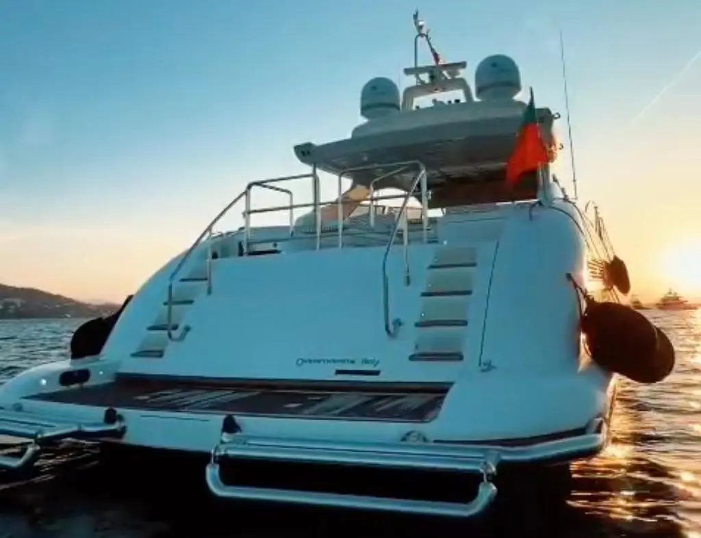 2006 Mangusta 80 Yacht For Sale in Antibes 2006 Mangusta 80 Yacht For Sale in Antibes