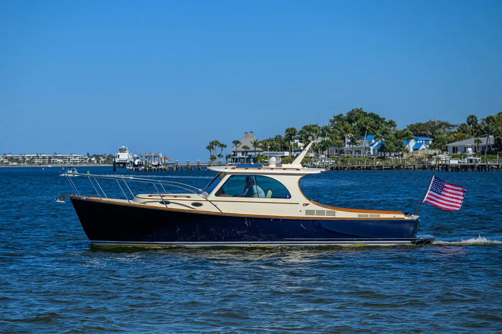 CARA MIA 2010 Hinckley Picnic Boat 37 MKIII Yacht For Sale in Stuart FL