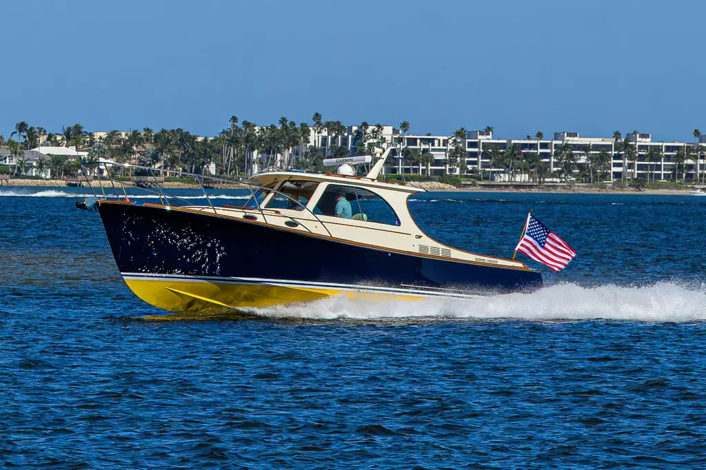CARA MIA 2010 Hinckley Picnic Boat 37 MKIII Yacht For Sale in Stuart FL