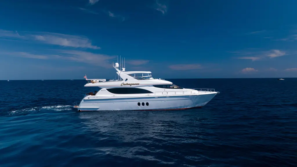 Outrageous 2005 Hatteras 80 Motor Yacht Yacht For Sale in Palm Beach FL Outrageous 2005 Hatteras 80 Motor Yacht Yacht For Sale in Palm Beach FL