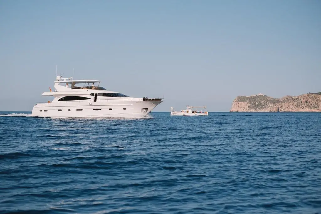 2000 Astondoa 82 GLX Yacht For Sale in Ibiza ES-PM 2000 Astondoa 82 GLX Yacht For Sale in Ibiza ES-PM