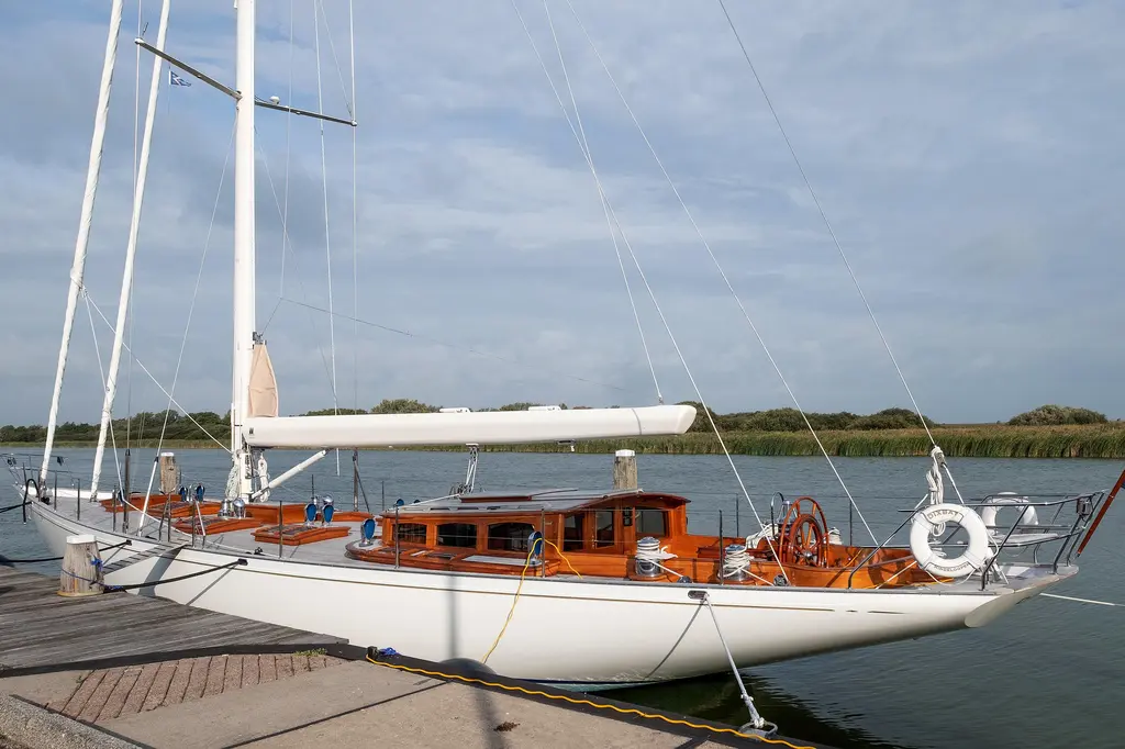 Dixbay 2004 Hoek Classic 73 Yacht For Sale in makkum Dixbay 2004 Hoek Classic 73 Yacht For Sale in makkum