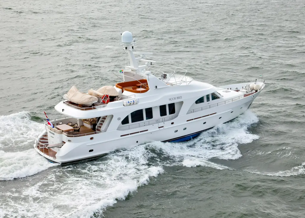 MOONRIVER 2002 Moonen MOONEN 84 Yacht For Sale in Antibes 06 MOONRIVER 2002 Moonen MOONEN 84 Yacht For Sale in Antibes 06
