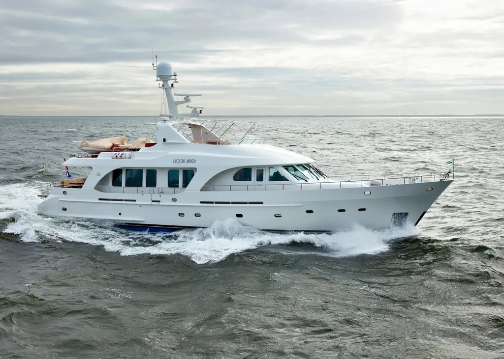 MOONRIVER 2002 Moonen MOONEN 84 Yacht For Sale in Antibes 06 MOONRIVER 2002 Moonen MOONEN 84 Yacht For Sale in Antibes 06