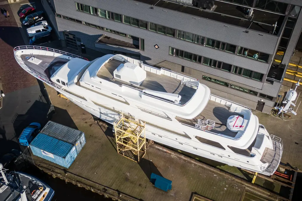 Valeria 1975 Feadship Motoryacht Yacht For Sale in Balk Valeria 1975 Feadship Motoryacht Yacht For Sale in Balk