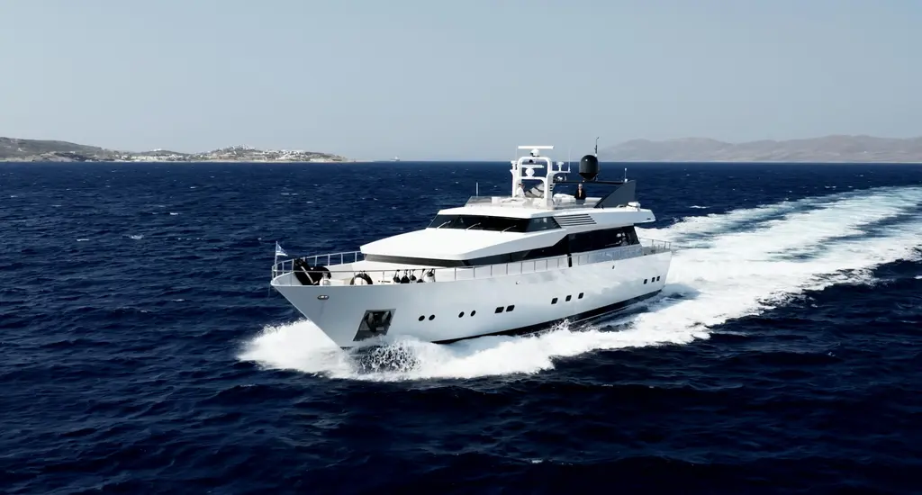 M/Y Bellini 1988 Cantieri Di Pisa AKHIR 30 Yacht For Sale in Athens M/Y Bellini 1988 Cantieri Di Pisa AKHIR 30 Yacht For Sale in Athens