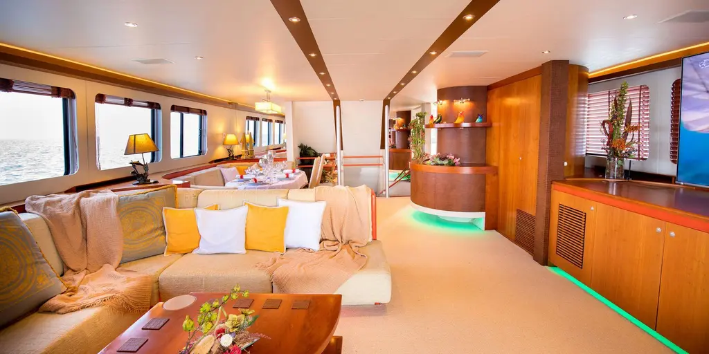 HEARTBEAT OF LIFE 1989 Heesen Semi-Displacement Motor Yacht Yacht For Sale in Barcelona ES-B HEARTBEAT OF LIFE 1989 Heesen Semi-Displacement Motor Yacht Yacht For Sale in Barcelona ES-B