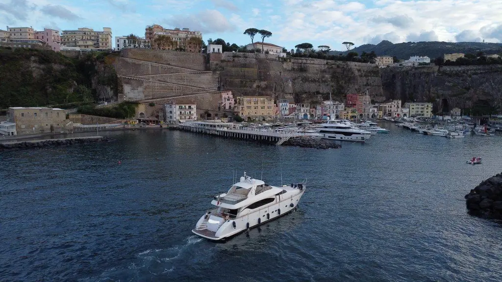 DUBAI 2003 Maiora 24 S Yacht For Sale in Napoli IT-NA DUBAI 2003 Maiora 24 S Yacht For Sale in Napoli IT-NA