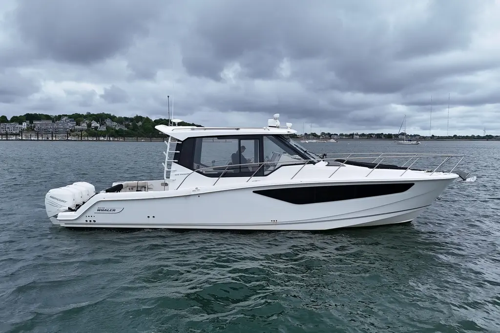 2021 Boston Whaler 405 Conquest Yacht For Sale in Hingham MA 2021 Boston Whaler 405 Conquest Yacht For Sale in Hingham MA
