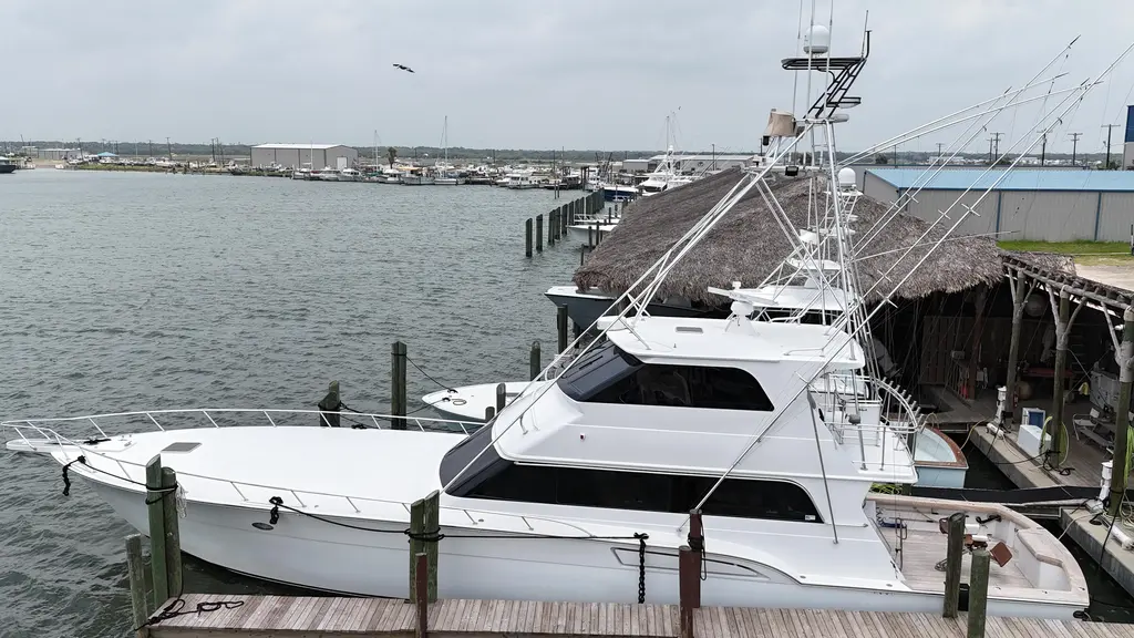 POCO MAS 1996 Donzi Custom Enclosed Flybridge Yacht For Sale in South Padre Island TX POCO MAS 1996 Donzi Custom Enclosed Flybridge Yacht For Sale in South Padre Island TX