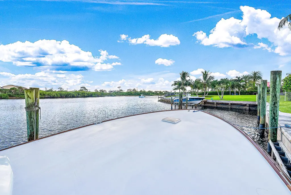 REEL DEVOCEAN 1990 Monterey Custom Sportfish Yacht For Sale in North Palm Beach FL REEL DEVOCEAN 1990 Monterey Custom Sportfish Yacht For Sale in North Palm Beach FL