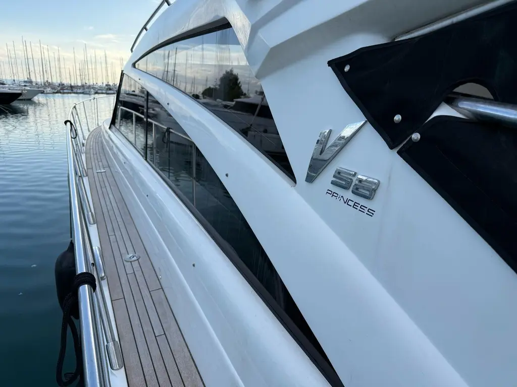 2009 Princess V58 Yacht For Sale in Glyfada 2009 Princess V58 Yacht For Sale in Glyfada