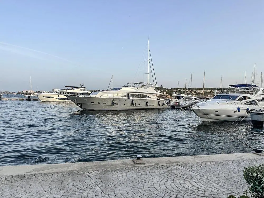 Seven You 2007 Motor Yacht Elegan | Giant 28 Yacht For Sale in Barcelona ES-B Seven You 2007 Motor Yacht Elegan | Giant 28 Yacht For Sale in Barcelona ES-B