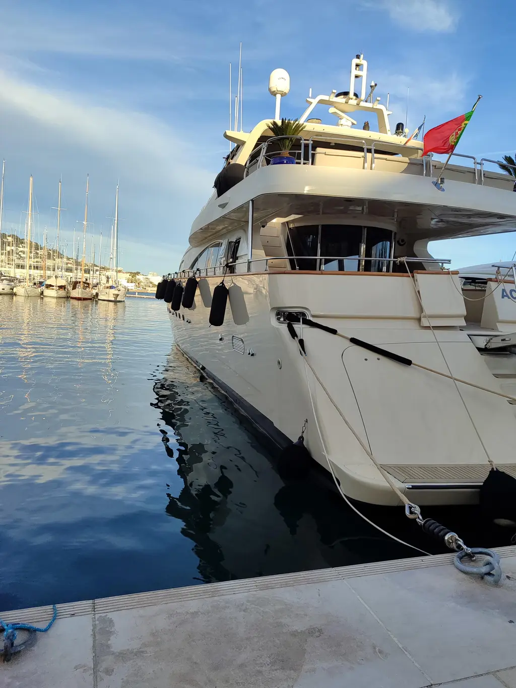 1999 Azimut 100 Jumbo Yacht For Sale in Cannes 1999 Azimut 100 Jumbo Yacht For Sale in Cannes