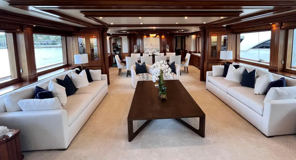 MISS STEPHANIE 2004 Richmond Yachts Semi-Displacement Yacht For Sale in Exuma MISS STEPHANIE 2004 Richmond Yachts Semi-Displacement Yacht For Sale in Exuma