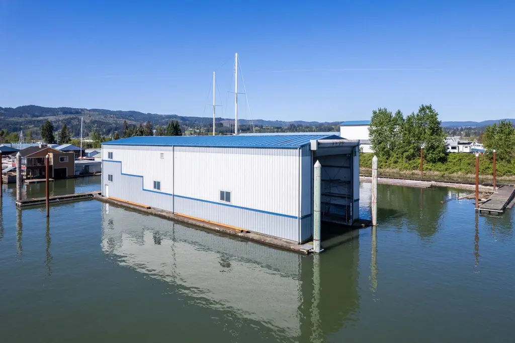 1985 Custom Larson Boathouse Yacht For Sale in Scappoose OR 1985 Custom Larson Boathouse Yacht For Sale in Scappoose OR