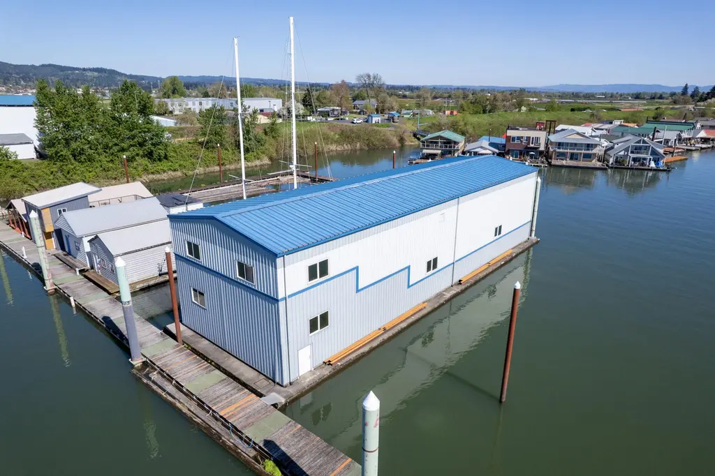 1985 Custom Larson Boathouse Yacht For Sale in Scappoose OR 1985 Custom Larson Boathouse Yacht For Sale in Scappoose OR