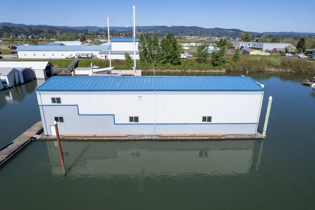1985 Custom Larson Boathouse Yacht For Sale in Scappoose OR 1985 Custom Larson Boathouse Yacht For Sale in Scappoose OR