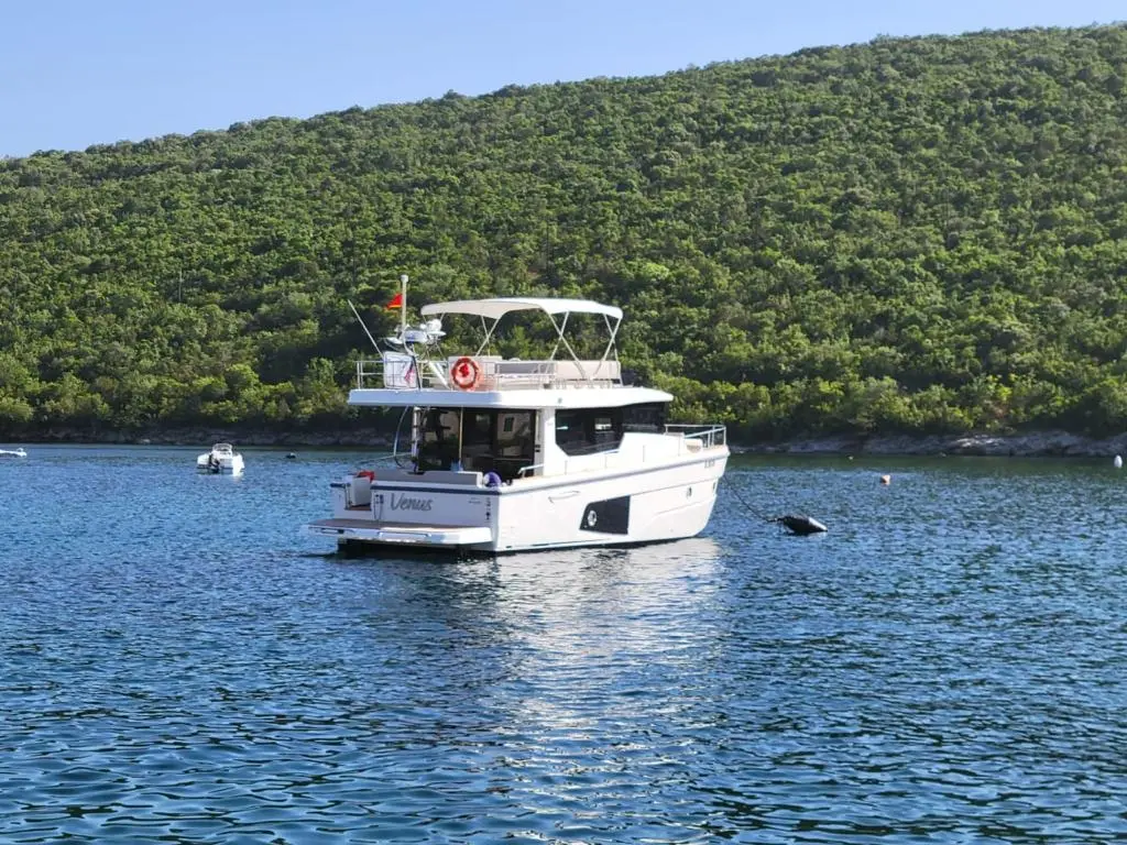 VENUS 2021 Cranchi T43 Yacht For Sale in Tivat VENUS 2021 Cranchi T43 Yacht For Sale in Tivat