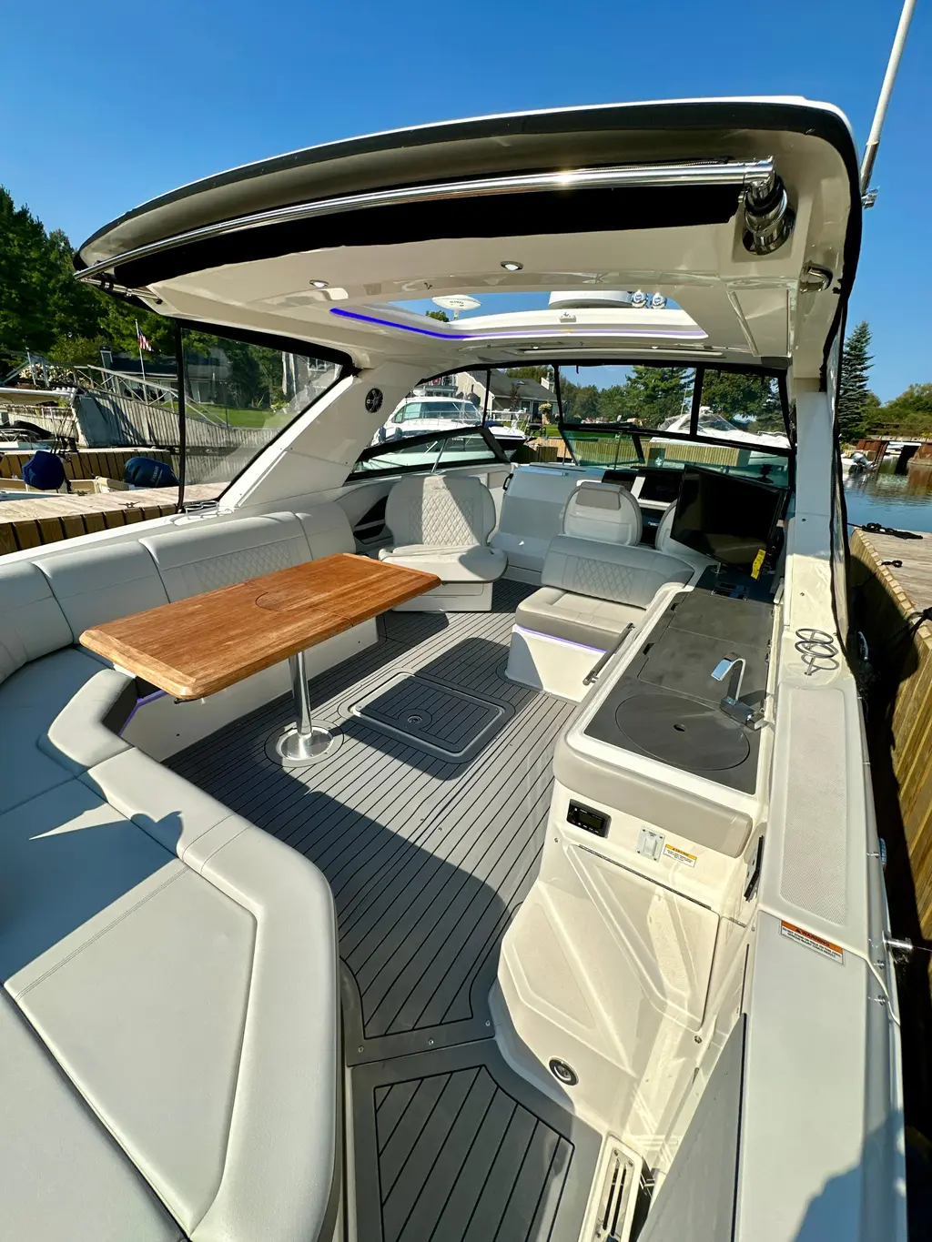 2021 Sea Ray SLX 400 Outboard Yacht For Sale in Alexandria Bay NY 2021 Sea Ray SLX 400 Outboard Yacht For Sale in Alexandria Bay NY