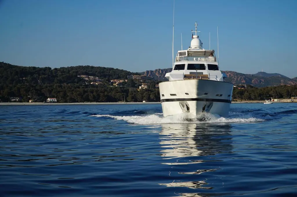 AZURE RHAPSODY 1991 Azimut 90 Yacht For Sale in Fréjus 83 AZURE RHAPSODY 1991 Azimut 90 Yacht For Sale in Fréjus 83